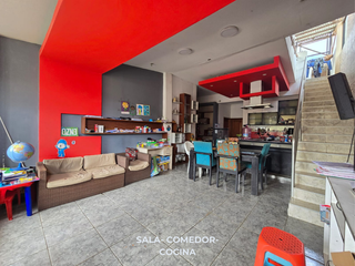Foto 10 de Esta casa de 2 pisos con oficina, terraza y cochera ofrece el espacio y la comodidad perfecta para una vida próspera en Tarapoto. 😉