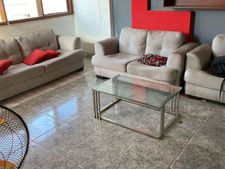 Foto 14 de Esta casa de 2 pisos con oficina, terraza y cochera ofrece el espacio y la comodidad perfecta para una vida próspera en Tarapoto. 😉