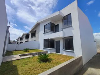 Amplia Casa Por Estrenar de 160 m2 en Venta en San Antonio, Rumicucho