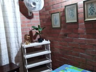 casa de tres niveles en unidad cerrada