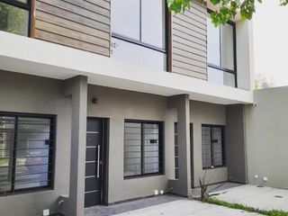 DUPLEX A ESTERENAR- · 3 ambientes, 2 baños. Muy buena ubicación-