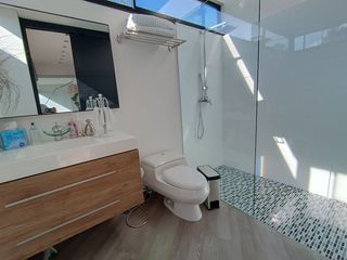 Foto 3 de Gorgeous Home with Pool, Steam Room + Extras, Heart of llanogrande/Tablazo