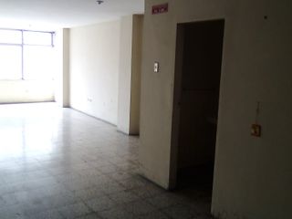 En Venta oficina en pleno centro de Guayaquil, cenca al Parque Centenario
