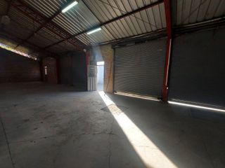 Bodega de venta con muelle y varios andenes area de oficinas Ucubamba Cuenca Patio de maniobras