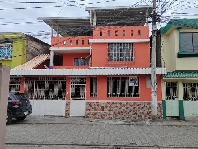 Casas en Venta en Sur De Guayaquil, de 9 o más habitaciones, de 2 o más  baños | PROPERATI