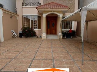 Foto 2 de CASA DE VENTA EN LAS CRUCITAS, AV. ALEJANDRO CASTRO BENITEZ, PROVIDENCIA, MACHALA