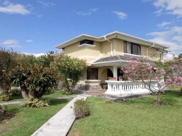 CASA EN VENTA, LA ARMENIA, CONOCOTO, VALLE DE LOS CHILLOS