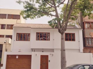 VENTA CASA EN SAN ISIDRO, IMPECABLE Y ACOGEDORA