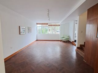 Foto 11 de VENDO CASA DE 2 PISOS EN BARRANCO- A MEDIA CDRA DEL MALECON -  ZONA RESIDENCIAL Y TRANQUILA- EXCELENTE UBICACION