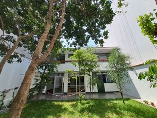 Foto 1 de VENDO CASA DE 2 PISOS EN BARRANCO- A MEDIA CDRA DEL MALECON -  ZONA RESIDENCIAL Y TRANQUILA- EXCELENTE UBICACION