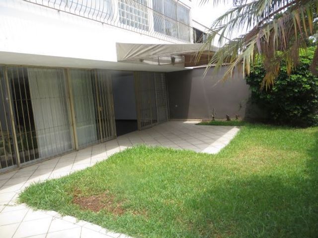 CASA CON 4 DORMITORIOS, URB EL ROSAL, MIRAFLORES, A.C. 426 M2, $ 680,000