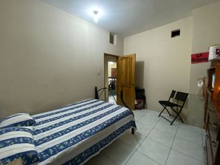 Foto 10 de Se Vende en Manta Casa Esquinera con Departamentos y Locales.  Sector Norte