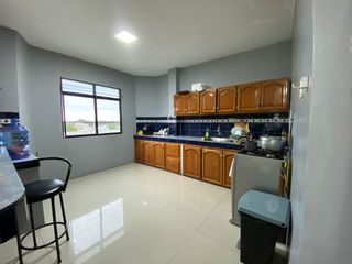 Foto 17 de Se Vende en Manta Casa Esquinera con Departamentos y Locales.  Sector Norte