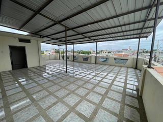 Foto 26 de Se Vende en Manta Casa Esquinera con Departamentos y Locales.  Sector Norte