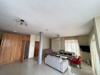 Foto 14 de Se Vende en Manta Casa Esquinera con Departamentos y Locales.  Sector Norte