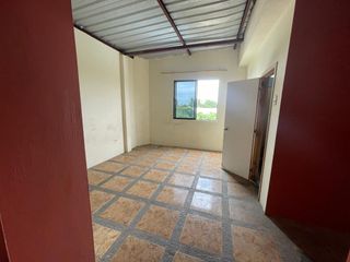 Foto 23 de Se Vende en Manta Casa Esquinera con Departamentos y Locales.  Sector Norte