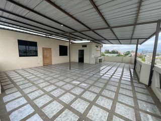 Foto 25 de Se Vende en Manta Casa Esquinera con Departamentos y Locales.  Sector Norte