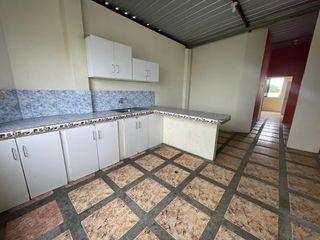 Foto 22 de Se Vende en Manta Casa Esquinera con Departamentos y Locales.  Sector Norte