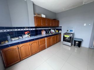 Foto 16 de Se Vende en Manta Casa Esquinera con Departamentos y Locales.  Sector Norte