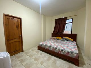 Foto 18 de Se Vende en Manta Casa Esquinera con Departamentos y Locales.  Sector Norte
