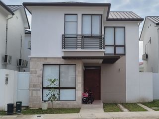 Vendo o Alquilo hermosa Casa Urbanización Vilanova