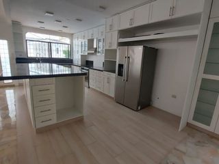 Via La Costa, Venta de Hermosa Casa 5 Dorm. con Piscina