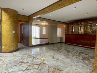 EN VENTA AMPLIA CASA TRADICIONAL UBICADA EN LA REPUBLICA-CUENCA