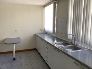 Vendo amplio departamento en Monteserrín