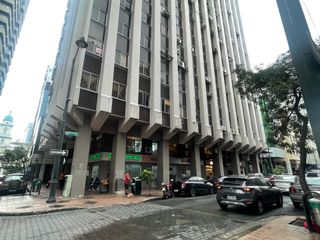Foto 1 de Se vende oficina comercial en el centro bancario de Guayaquil.