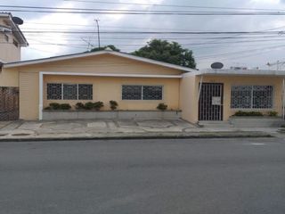 Foto 2 de Venta  Casa + Suite  - Urdesa Central