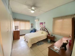 Foto 15 de Venta  Casa + Suite  - Urdesa Central