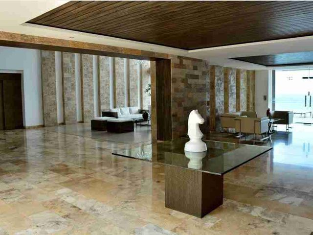 Venta de departamento de 4 dormitorios totalmente amoblado. Piso 12. - Manta, frente al mar