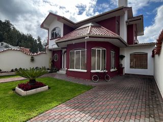 Hermosa y amplia casa de venta, sector Ordoñez Lasso C1357