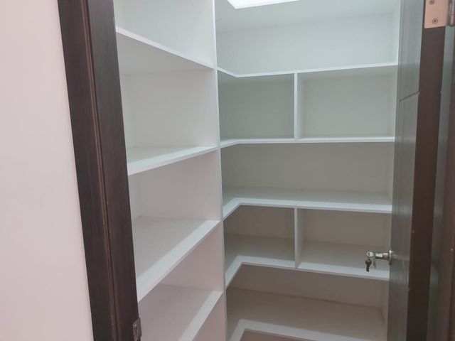 Casa semiamoblada de alquiler en Ciudad Celeste, Samborondón, 5 dormitorios.