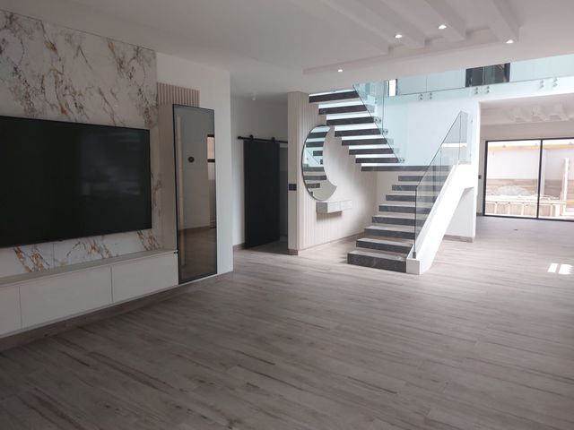 Casa semiamoblada de alquiler en Ciudad Celeste, Samborondón, 5 dormitorios.
