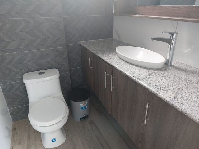 Casa semiamoblada de alquiler en Ciudad Celeste, Samborondón, 5 dormitorios.