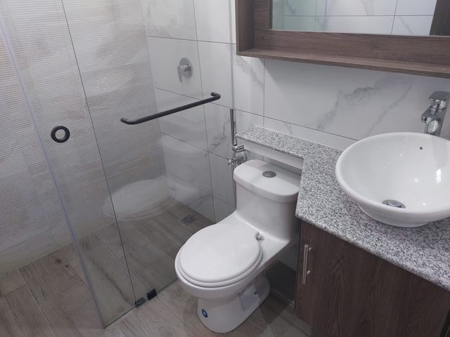 Casa semiamoblada de alquiler en Ciudad Celeste, Samborondón, 5 dormitorios.