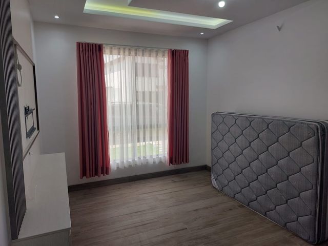 Casa semiamoblada de alquiler en Ciudad Celeste, Samborondón, 5 dormitorios.
