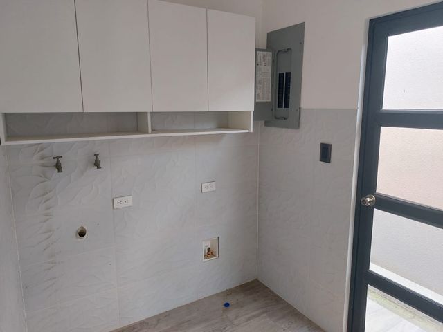 Casa semiamoblada de alquiler en Ciudad Celeste, Samborondón, 5 dormitorios.