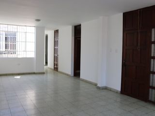 Foto 5 de AMPLIO DEPARTAMENTO EN VENTA EN PLENO CENTRO DE PIURA MAS AZOTEA
