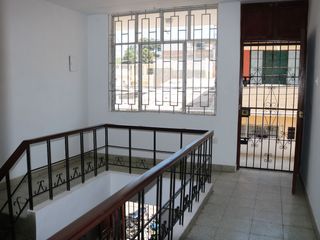 Foto 2 de AMPLIO DEPARTAMENTO EN VENTA EN PLENO CENTRO DE PIURA MAS AZOTEA