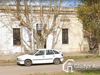 Casona en avenida Mitre (Carmen de Areco, Buenos Aires)