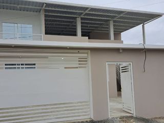 Foto 1 de Casa en venta / Zona norte de Manta