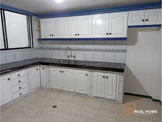 Departamento de Alquiler ubicado en La Vicentina Alta, a una cuadra de la Concentración Deportiva de Pichincha - Pista atlética / Centro Norte de Quito.