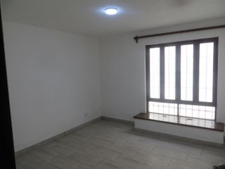 ALQUILO CASA EN CAMACHO  DE 5 DORMIT, 4 BAÑOS, 2 ESTAC, $ 1,800