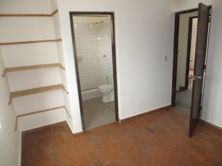 ALQUILO CASA EN CAMACHO  DE 5 DORMIT, 4 BAÑOS, 2 ESTAC, $ 1,800