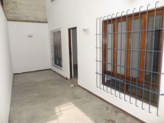 ALQUILO CASA EN CAMACHO  DE 5 DORMIT, 4 BAÑOS, 2 ESTAC, $ 1,800