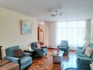 Foto 4 de CASA EN VENTA - A POCAS CUADRAS DEL OVALO QUIÑONES