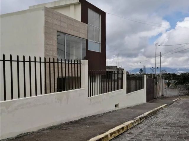 Rento Casa Independiente Dentro de Urbanización en Yaruquí