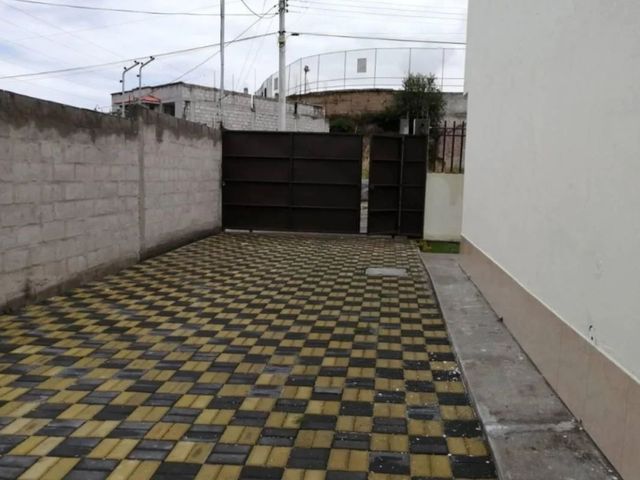 Rento Casa Independiente Dentro de Urbanización en Yaruquí